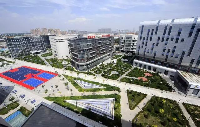 銀川經(jīng)開區(qū)打造全新“雙創(chuàng)”生態(tài)圈銀川經(jīng)濟(jì)技術(shù)開發(fā)區(qū)構(gòu)建公共服務(wù)平臺(tái)、空